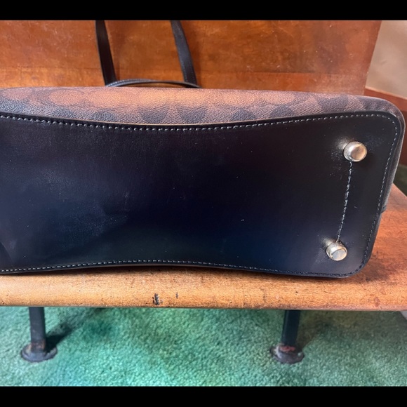 Coach Signature Avenue canvas Carryall Tote - Picture 5 of 9